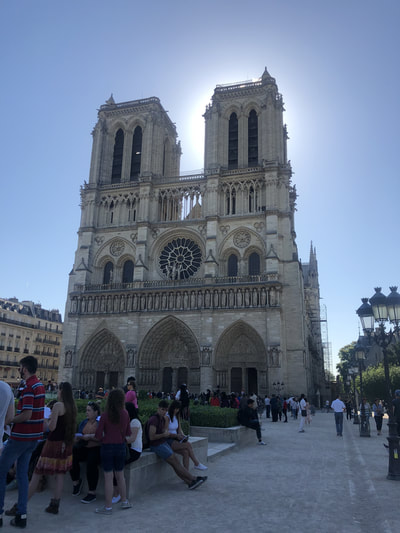Mardi 8/05/2018
Nous avons visité Notre Dame. Je suis catholique. C’est mon endroit preeféré à Paris. J’adore cette photo. 